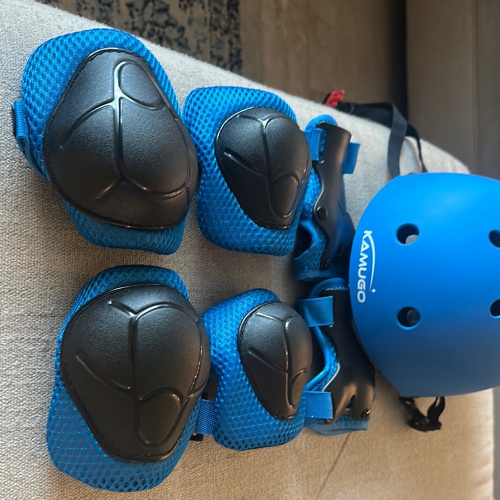 KAMUGO Blue Helmet and Protective Gear Set